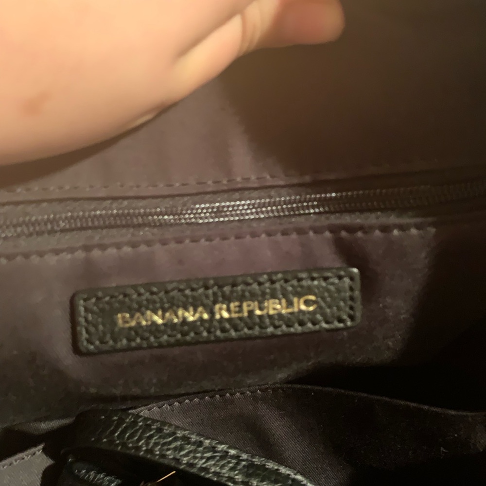 Banana Republic 100% leather crossbody.